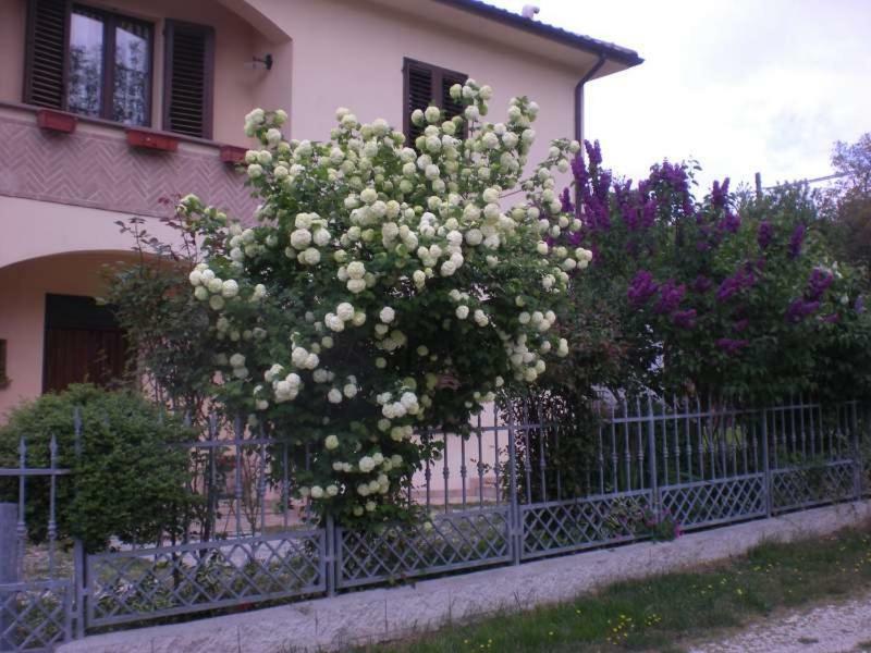 Hotel Il Castellare Gualdo Tadino Exterior foto